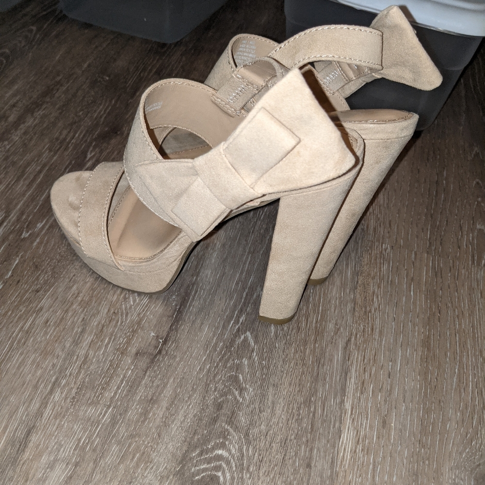 Lauren Conrad size 5 beige